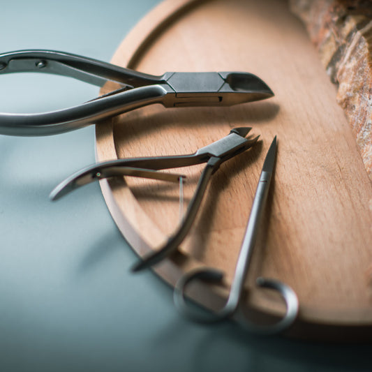 Kynsileikkurit, kynsisakset vai kynsipihdit – mikä sopii parhaiten sinun kynsillesi?